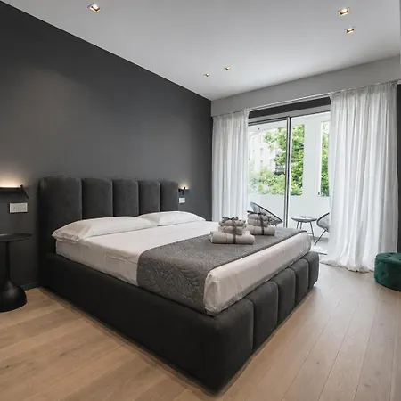 Roberto House Skyfall Luxury