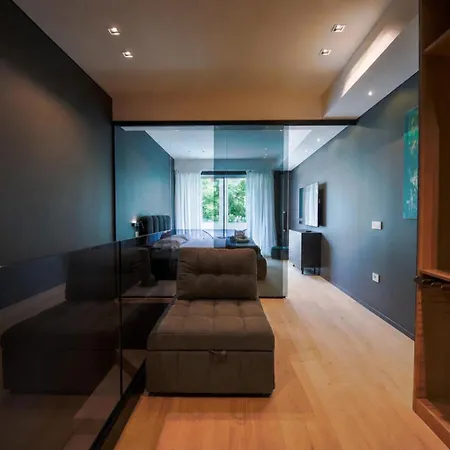 Roberto House Skyfall Luxury *