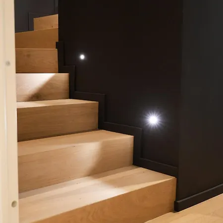 Roberto House Skyfall Luxury Apartment