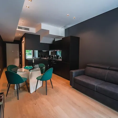 Roberto House Skyfall Luxury